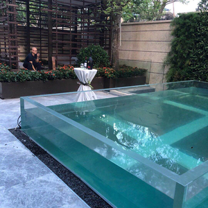 Акриловая стенка бассейна – новая тенденция в декоре бассейна