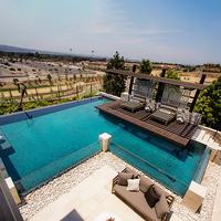//iprorwxhmmkrpj5p.ldycdn.com/cloud/plBmqKmipmSRplnoimkpkr/How-to-clean-Acrylic-wall-panels-of-the-swimming-pool.png